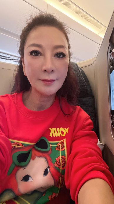 杨绣惠凌晨送急诊 胃痛到全身飙冷汗