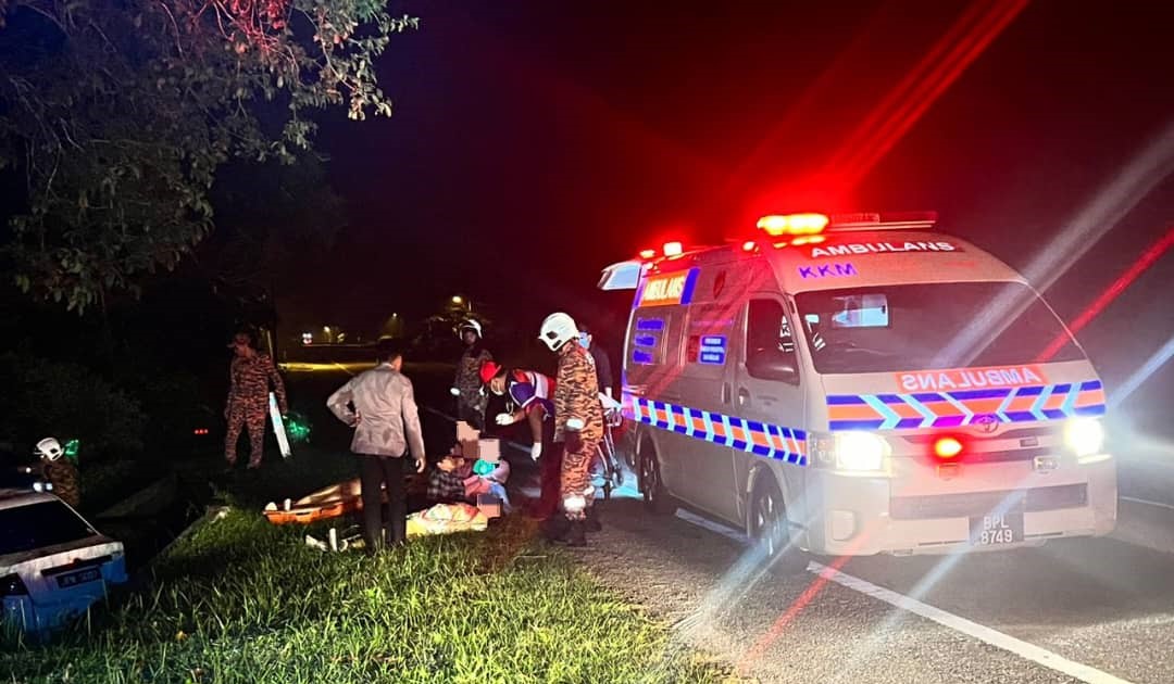 柔: 6人外出车失控撞入沟 5人自行脱险,1人被救出
