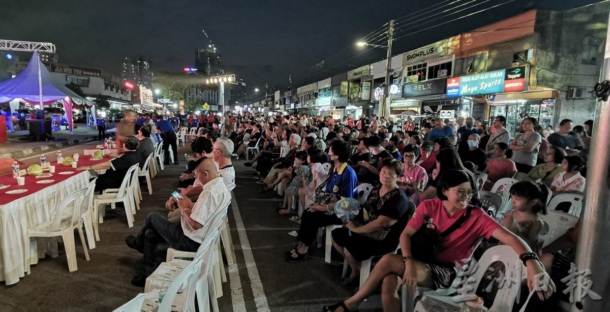 柔: 新山 昔加末同步举行 万盏华灯庆中秋意义非凡