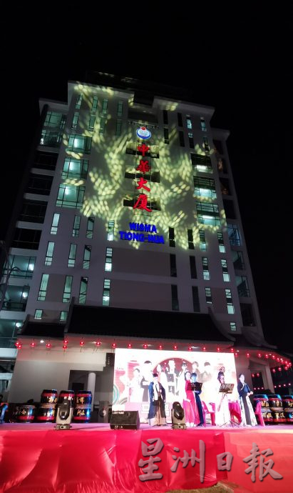 柔: 新山 昔加末同步举行 万盏华灯庆中秋意义非凡