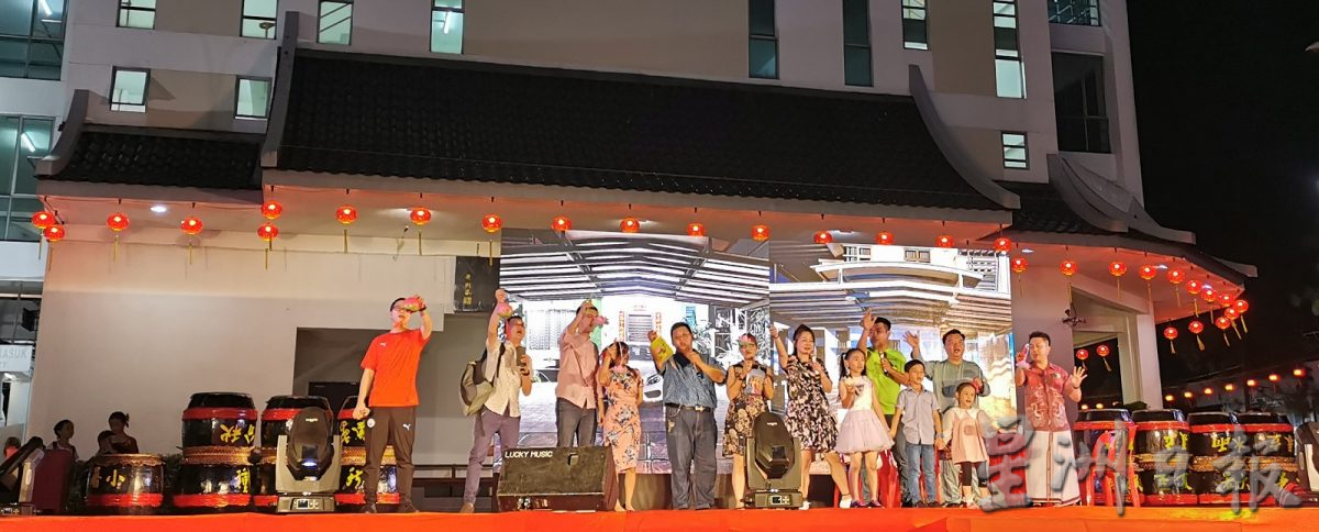 柔: 新山 昔加末同步举行 万盏华灯庆中秋意义非凡