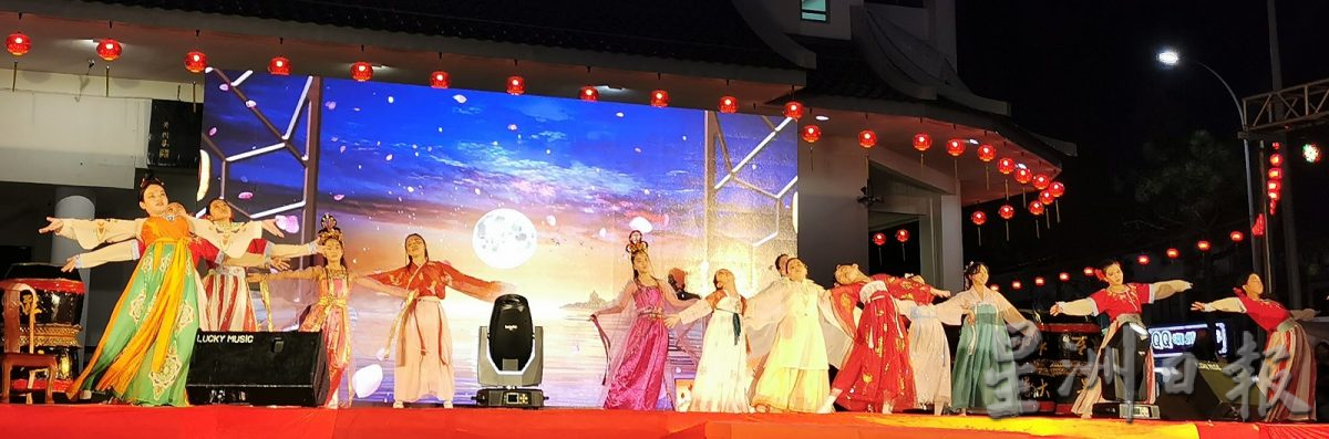 柔: 新山 昔加末同步举行 万盏华灯庆中秋意义非凡