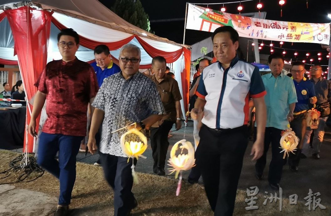 柔: 新山 昔加末同步举行 万盏华灯庆中秋意义非凡