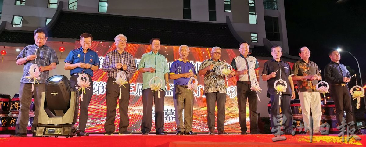 柔: 新山 昔加末同步举行 万盏华灯庆中秋意义非凡