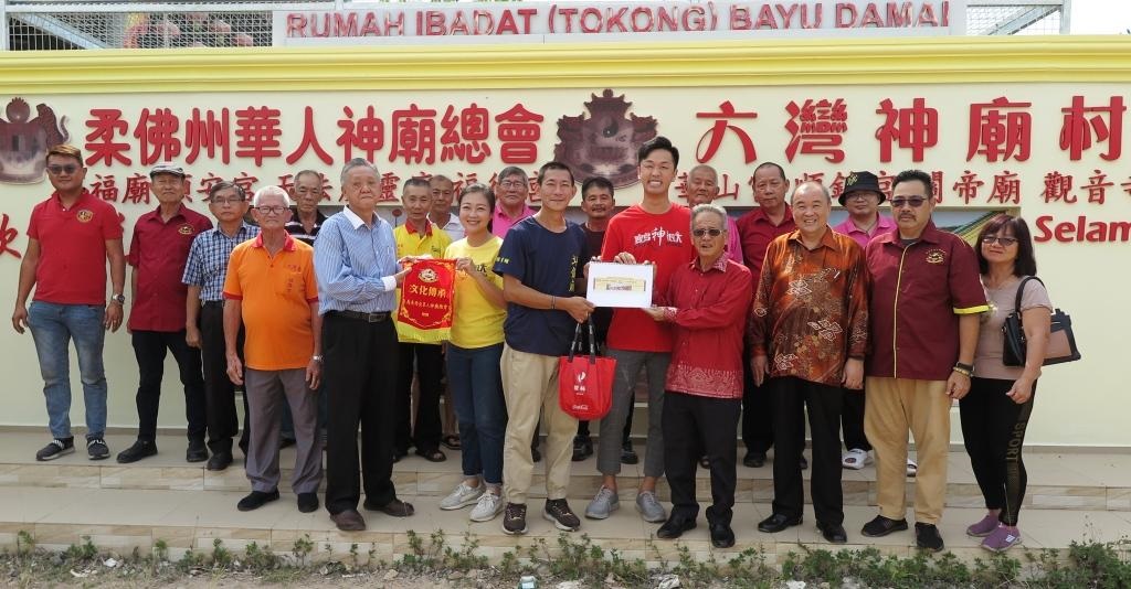 柔:“宝岛神很大”摄影队到边佳兰六湾神庙村拍摄纪录片