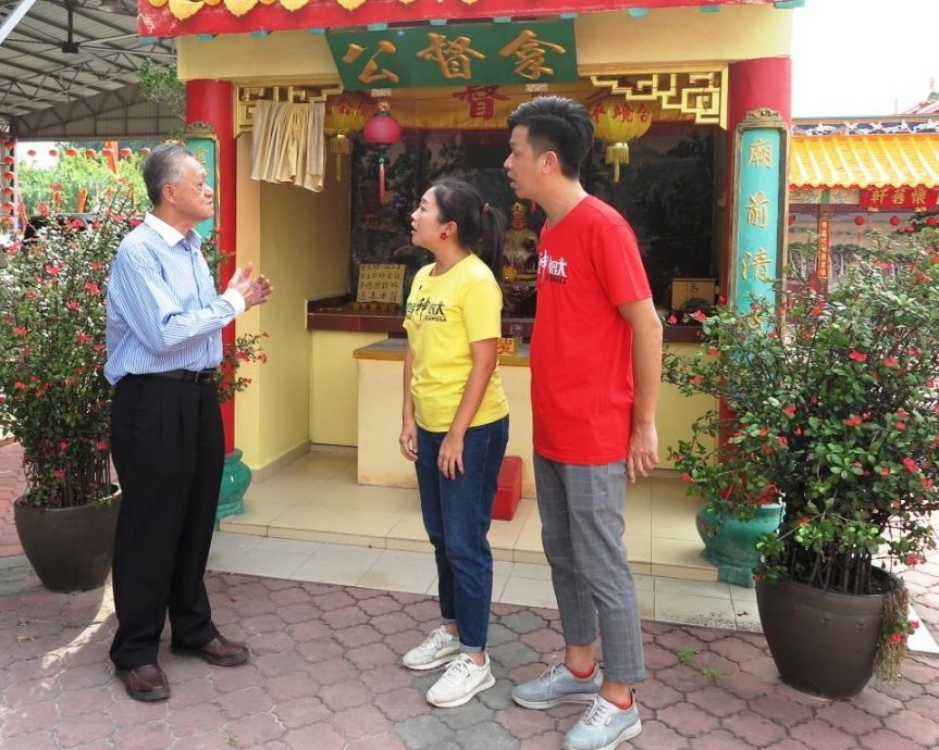 柔:“宝岛神很大”摄影队到边佳兰六湾神庙村拍摄纪录片