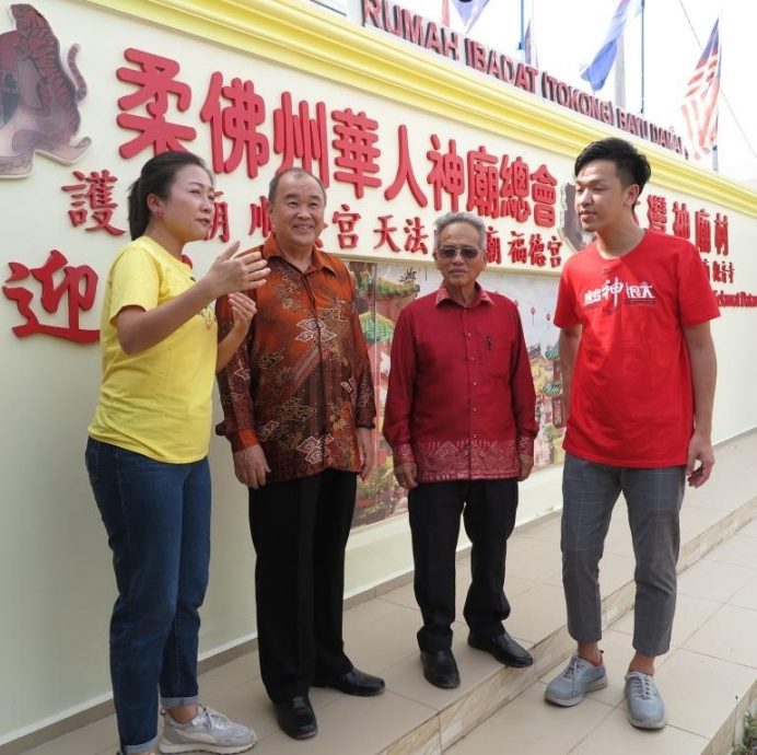 柔:“宝岛神很大”摄影队到边佳兰六湾神庙村拍摄纪录片