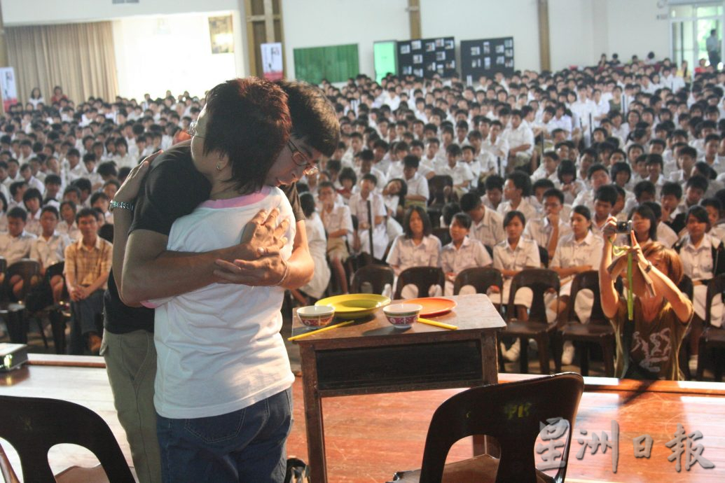 柔：今日面谱（10月19日见报）：戏剧文史工作者沈国明，抢救百年话剧史料