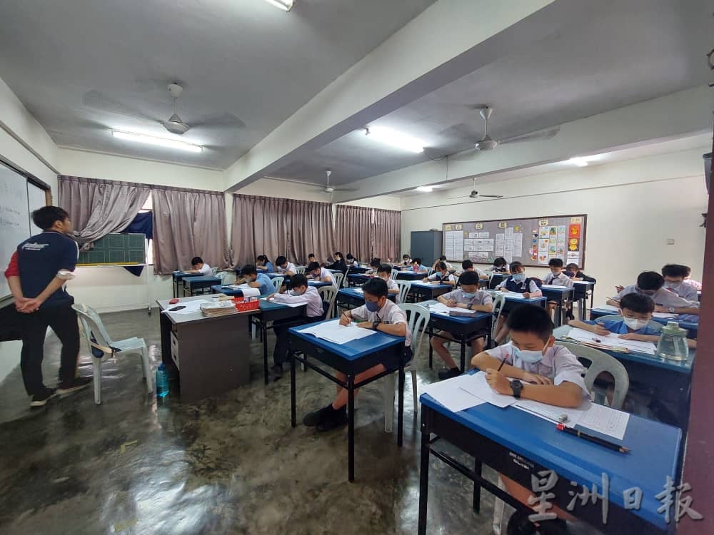 柔:教育版次头:新闻:第37届嘉联青全国华小数学金杯赛 居銮区赛事160人参与