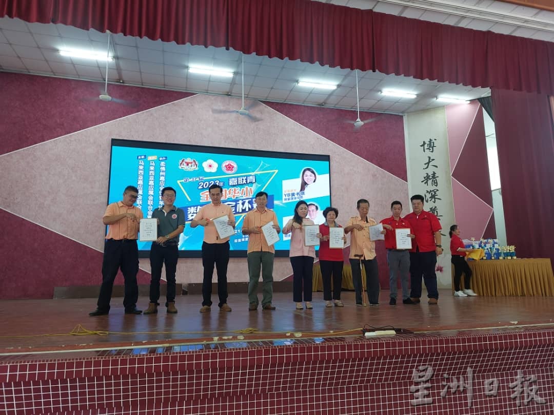 柔:教育版次头:新闻:第37届嘉联青全国华小数学金杯赛 居銮区赛事160人参与