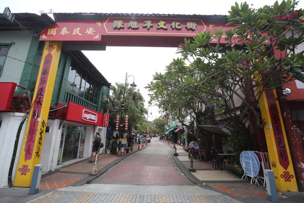 柔:新闻:午后雷电交加大风大雨 新山市区多处面目非