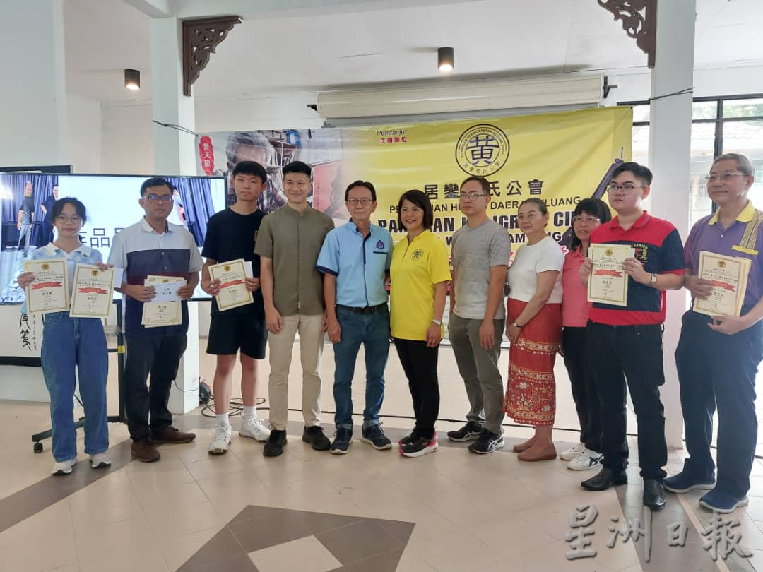 柔：新闻：周忠信建议举办居銮艺术周  吸引有才华人士推广艺术活动