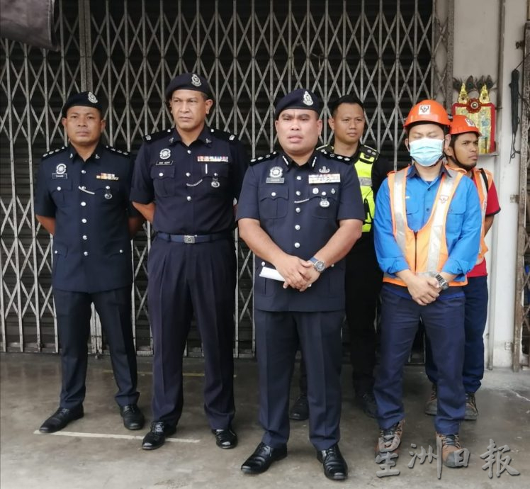 柔:新闻:居銮警方展开“断电行动” 9非法赌博单位受对付