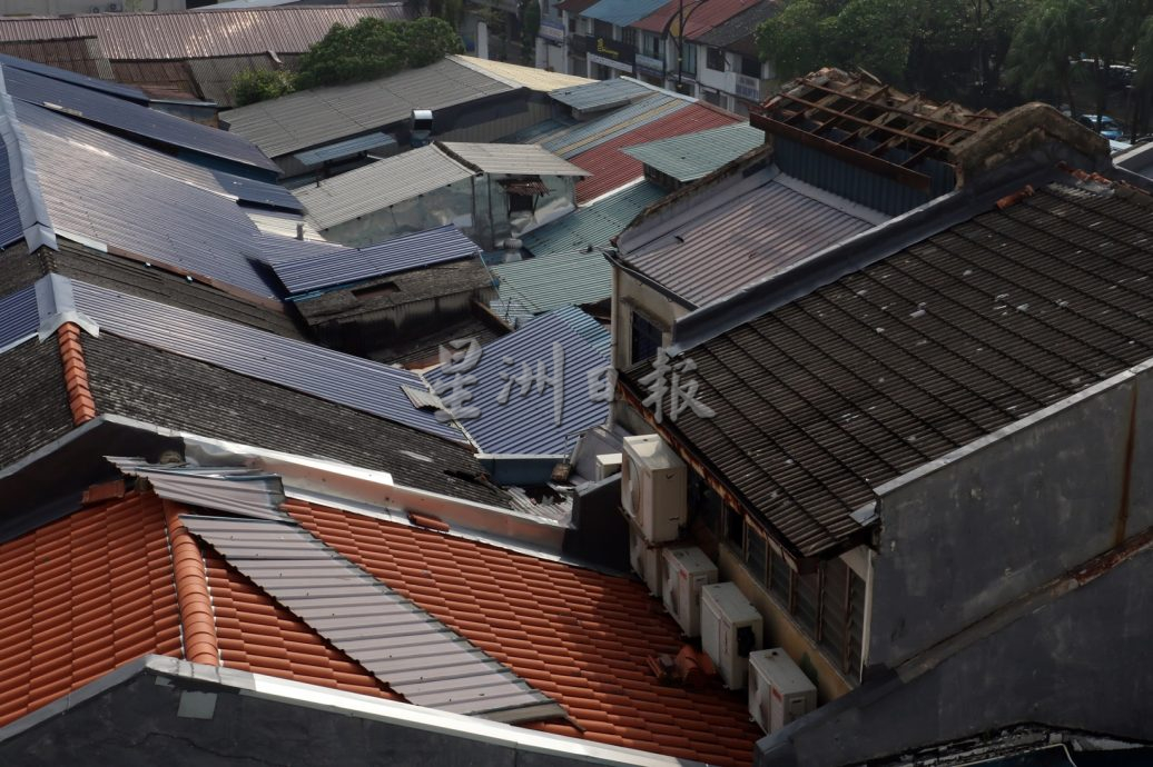 柔：新闻：遭暴雨袭击后已善后  陈旭年街恢复热闹