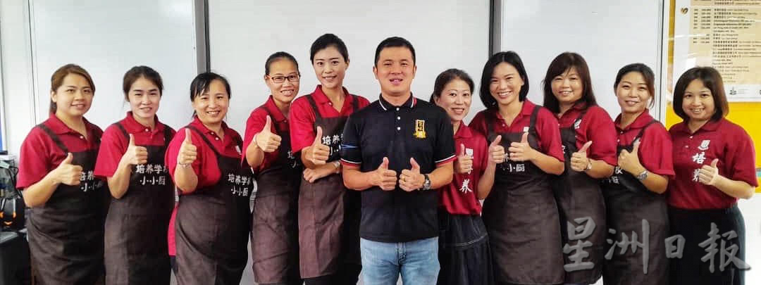 柔:新闻:麻坡培养小学创新才艺班 机器人室 烹饪室开幕