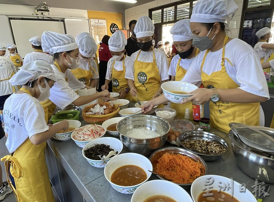 柔:新闻:麻坡培养小学创新才艺班 机器人室 烹饪室开幕