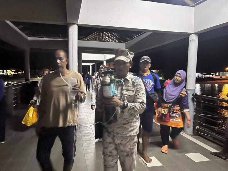 柔:海事机构派员支援 疑心绞痛岛民送岸上治疗