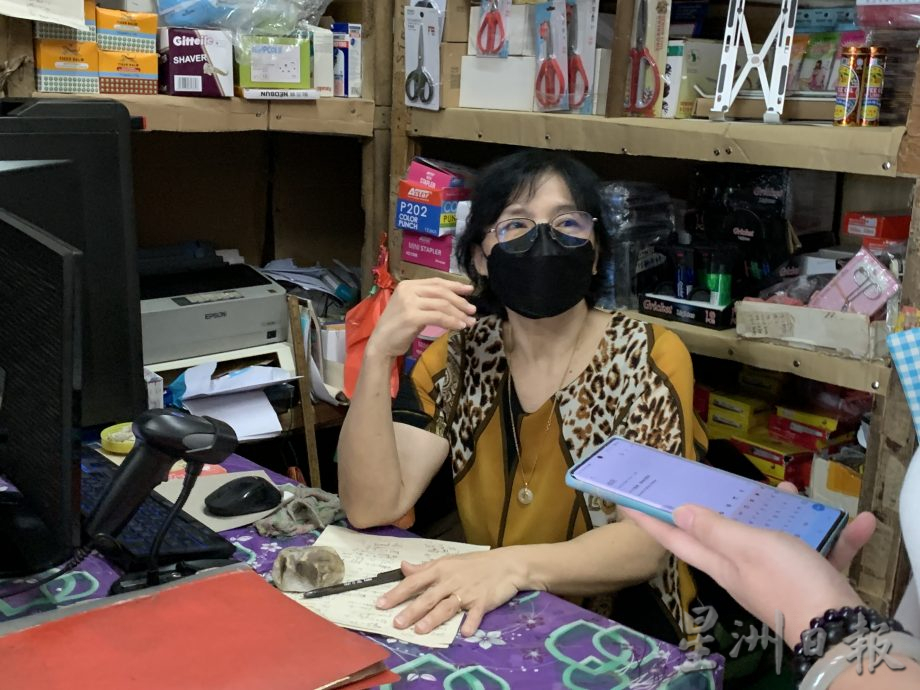 柔：版二次头：【民生特工队】新山陈旭年文化街商家担忧工程竣工期延误。