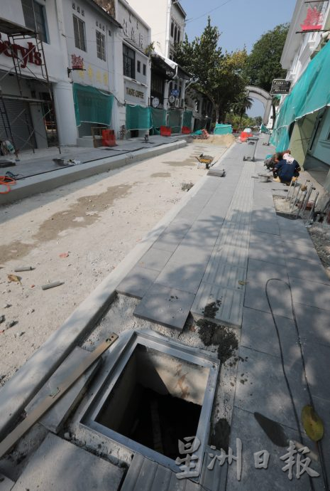 柔：版二次头：【民生特工队】新山陈旭年文化街商家担忧工程竣工期延误。