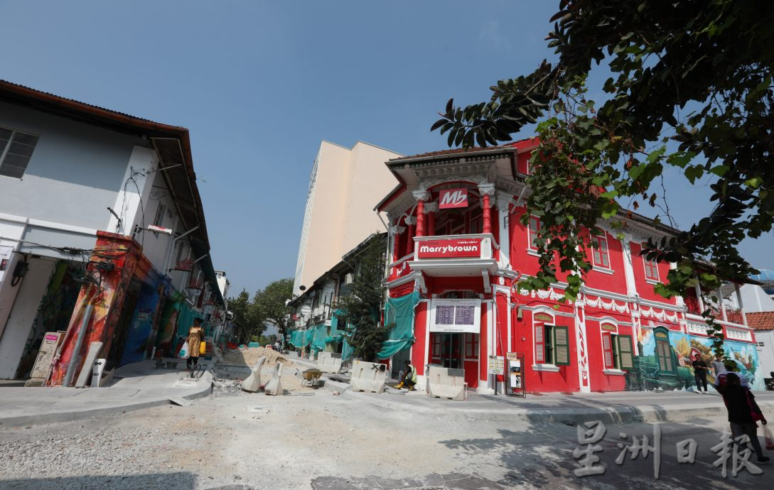 柔：版二次头：【民生特工队】新山陈旭年文化街商家担忧工程竣工期延误。