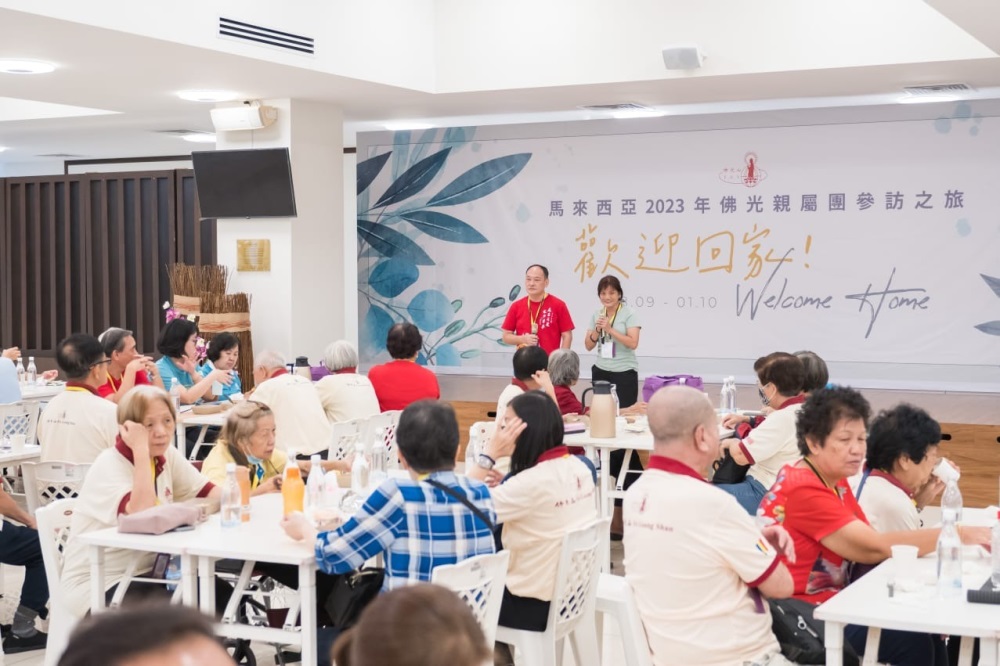 柔：版头之一：文告：150佛光亲属欢聚新马寺　互诉亲情道情忆难忘