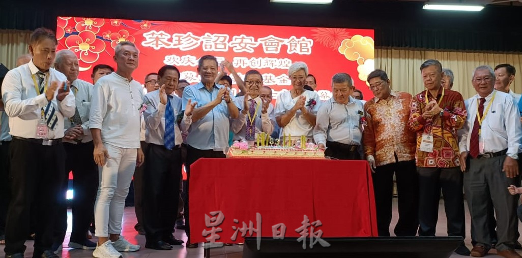 柔:社团版头条:笨珍诏安会馆所举办成立83周年庆及筹募大专教育基金联欢晚会,推介会歌《怀恩颂》