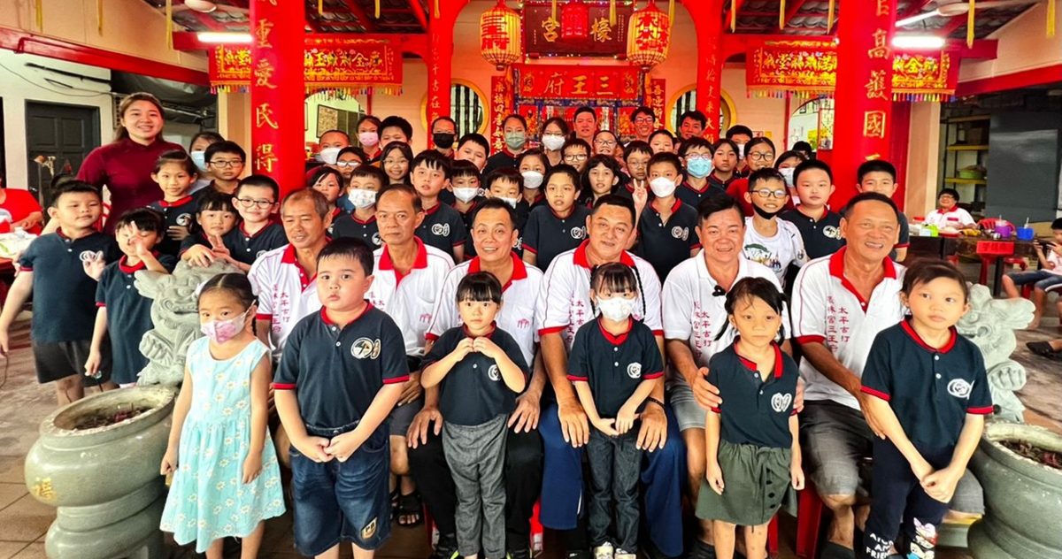 檺林宫庆神诞办书法比赛 60学生参加