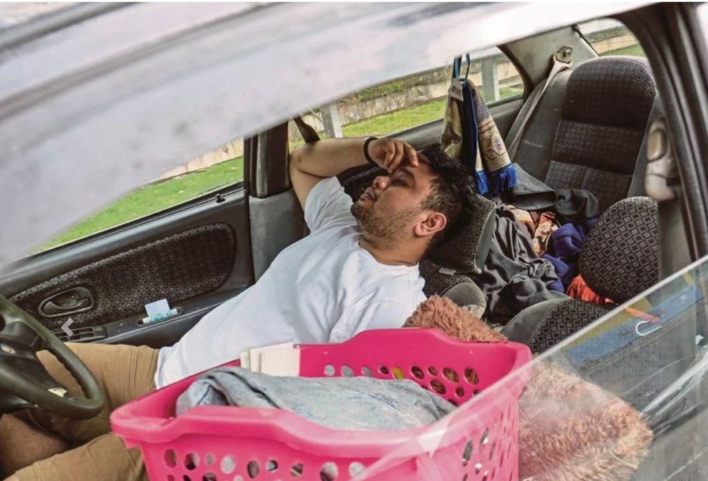 欠百万“以车为家”  男子2年还清债务