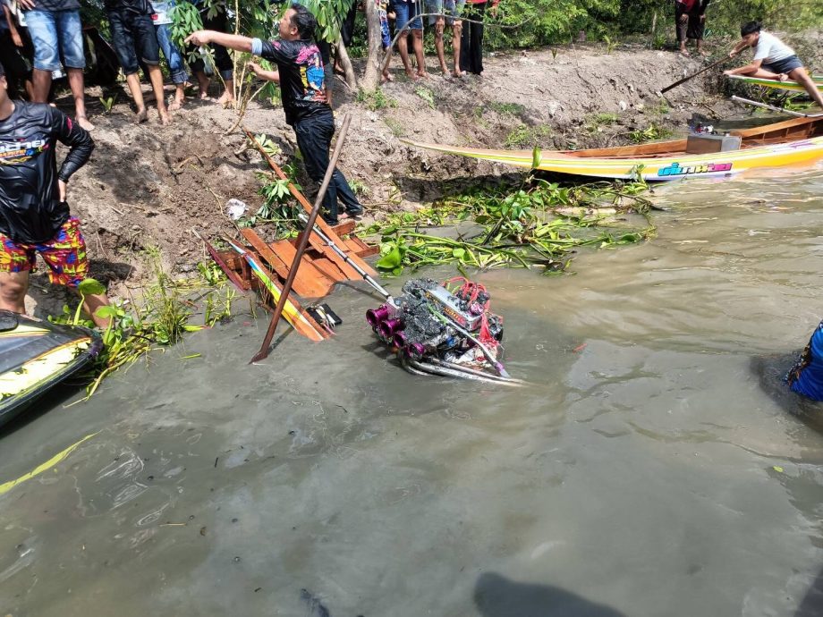 水上摩托被大浪带偏 长尾船撞上致3死