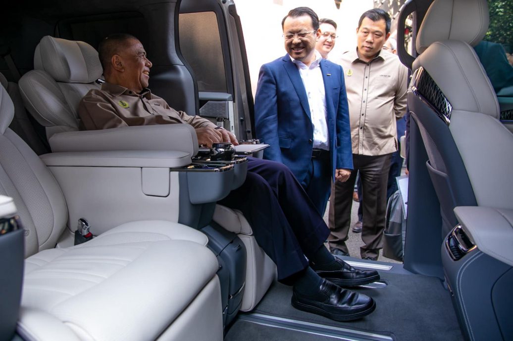 沙拉尼访吉利汽车