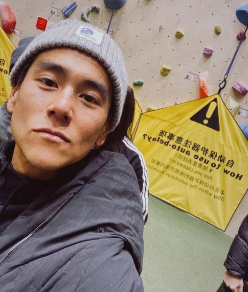 潘玮柏机场巧遇彭于晏 同框身材对比成亮点