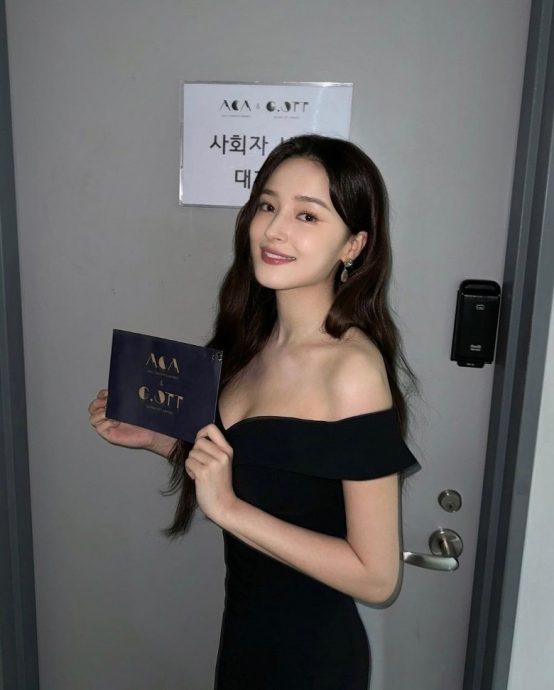 热巴第2唯一上榜中国艺人 Jisoo蝉联全球最美