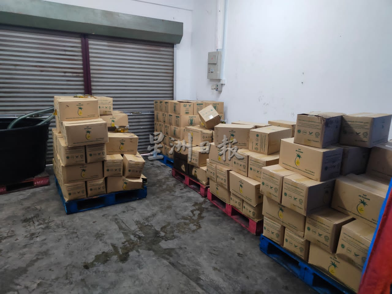 版头//大都会/内贸部破获滥用津贴食用油活动，起获逾1万公斤食油！