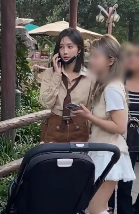 牵手同游迪士尼爆热恋 李一桐曾舜晞:只是偶遇