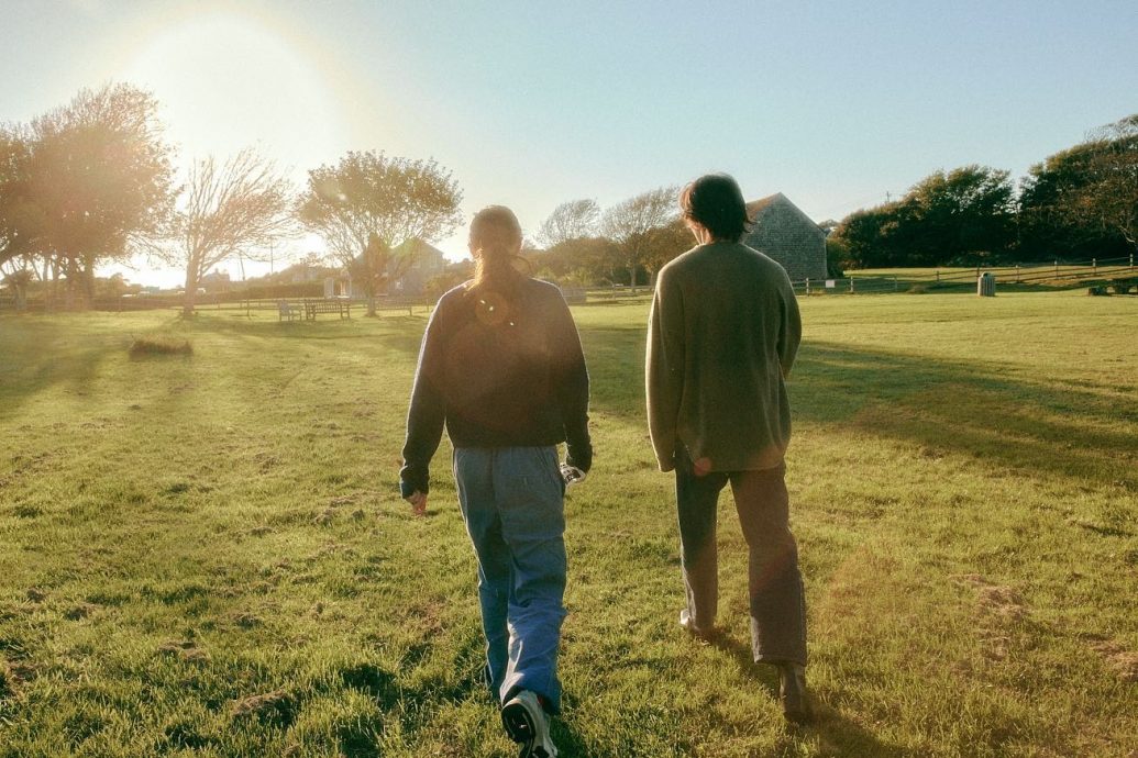 牵手拥抱老公庆结婚周年 孔晓振正面放闪粉丝激动