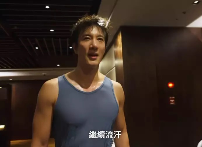 王力宏掀衣露6块腹肌 大马粉丝High喊6字
