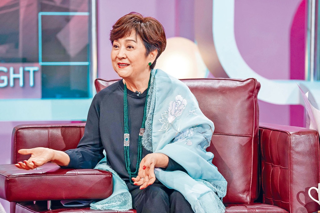 甄珍不忍儿子被骂畜生 怒轰刘家昌：配做父亲吗？