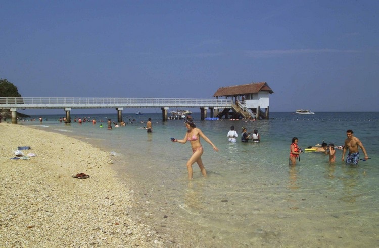 登州政府将严管游客服装!“须确保符合伊斯兰教规”