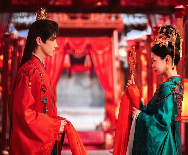 白敬亭宋轶被捕获  疑巴黎蜜月父母陪同