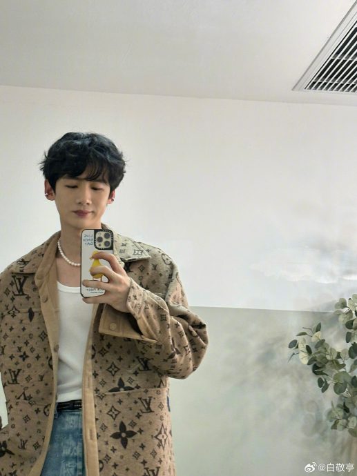 白敬亭宋轶被捕获  疑巴黎蜜月父母陪同