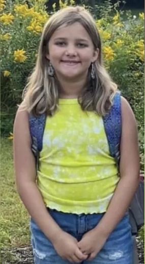 看世界 400人大搜索两天 找到神秘失踪9岁女童 一人被捕