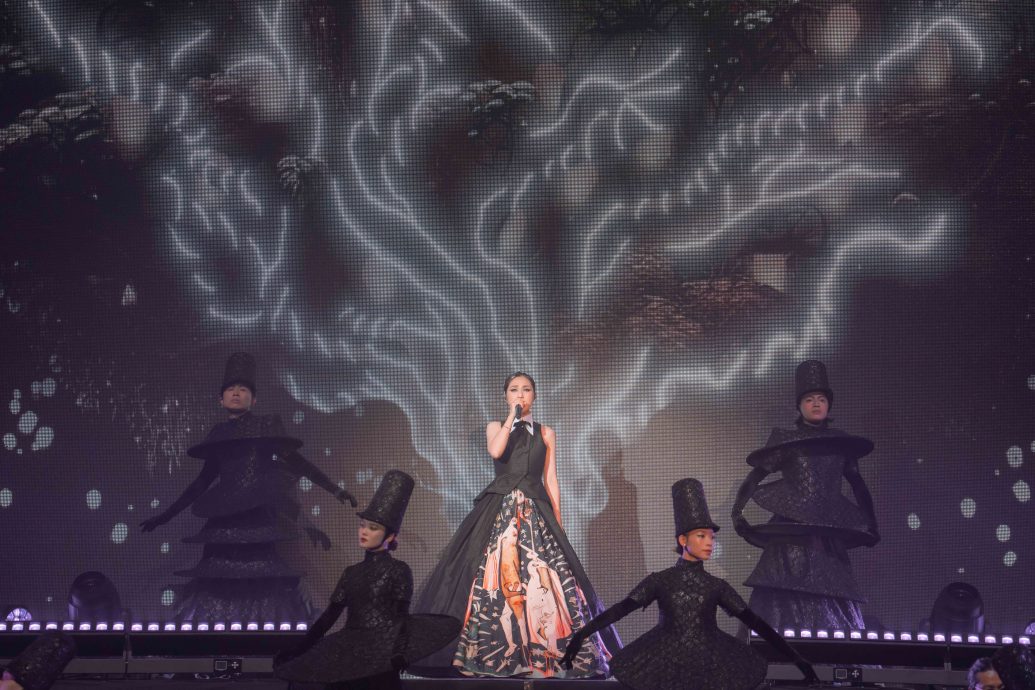 睽违8年来开唱  杨千嬅宠粉改歌单加唱