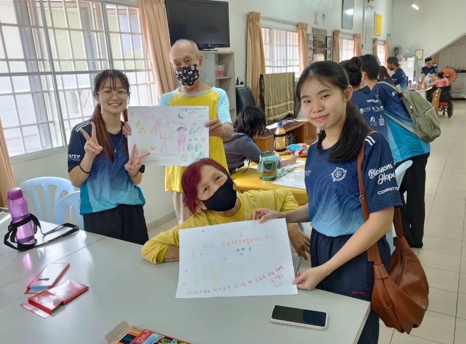 端洛国油大学生 用行动关爱老人院长者