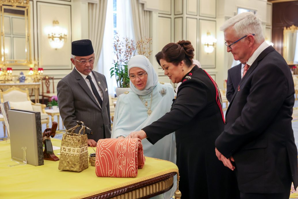 纽西兰总督绮罗爵士国家王宫获国宾规格款待