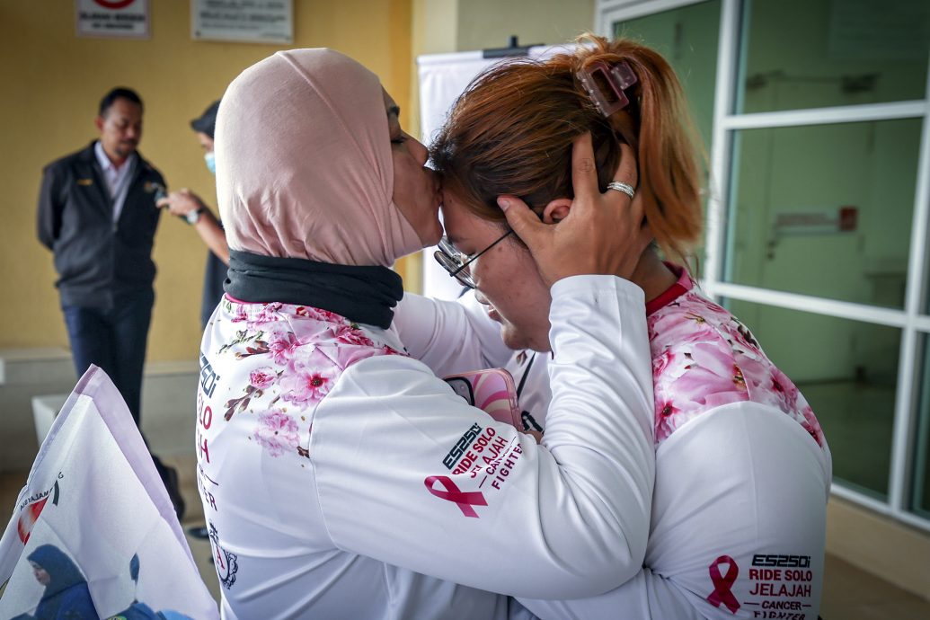 给暖势力/乳癌患者展开单人摩托车之旅 为乳癌患者筹款