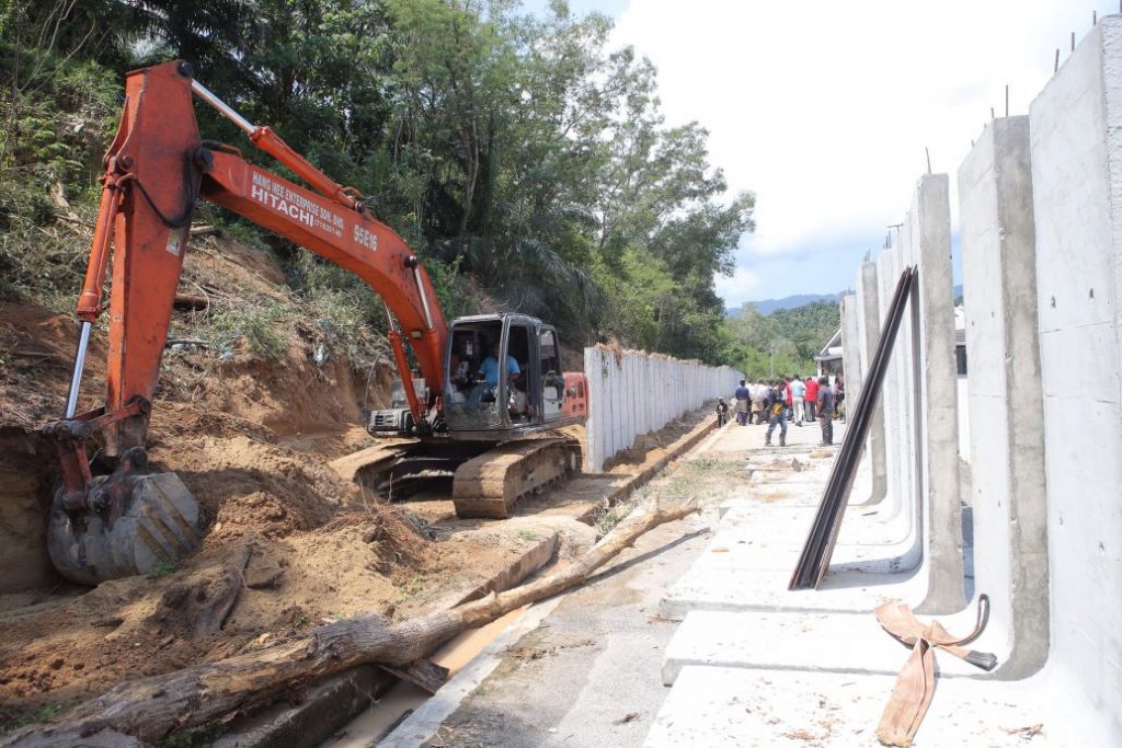 罗思义:减缓水患问题 和丰治水防御墙一年内完成