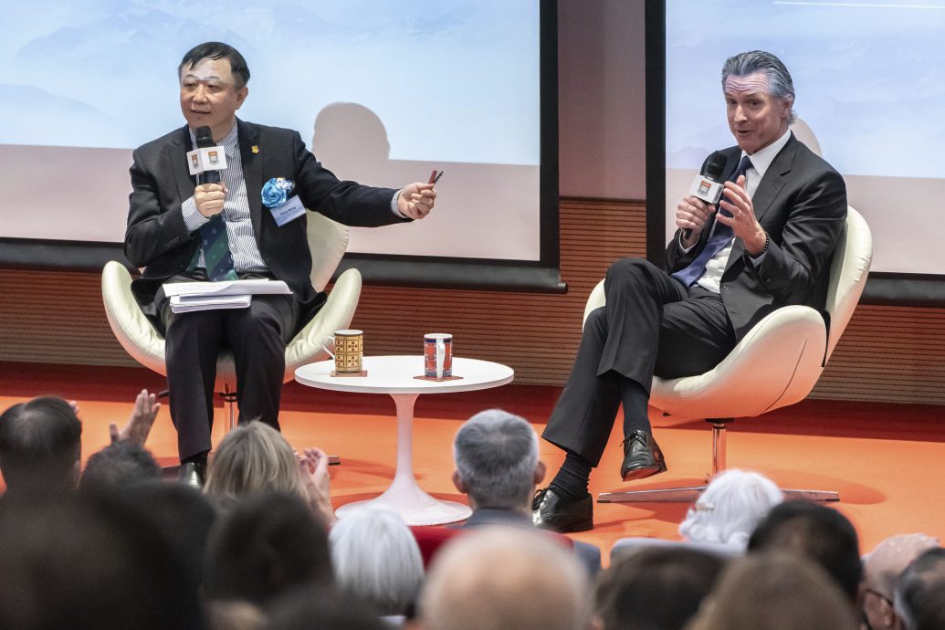 美国加州州长出席港大讲座　避谈中美关系：无议题比气候变化重要