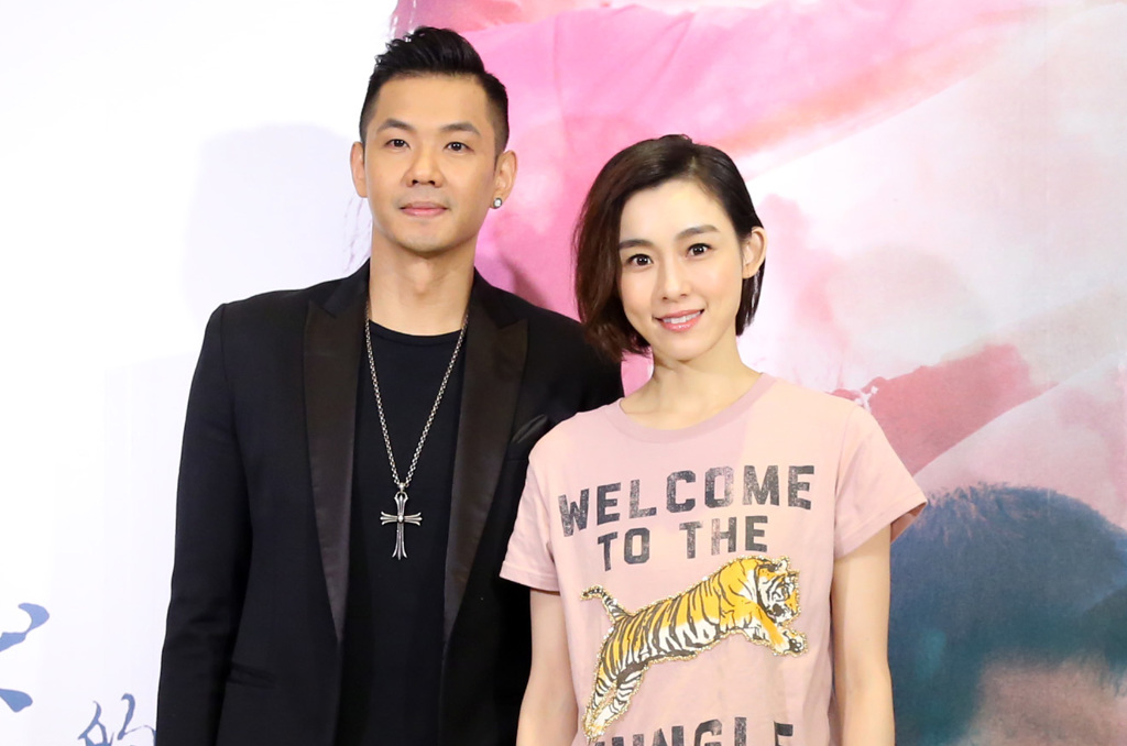 范玮琪神隐数月首发声 晒全家福谢黑人：一家人什么都不怕