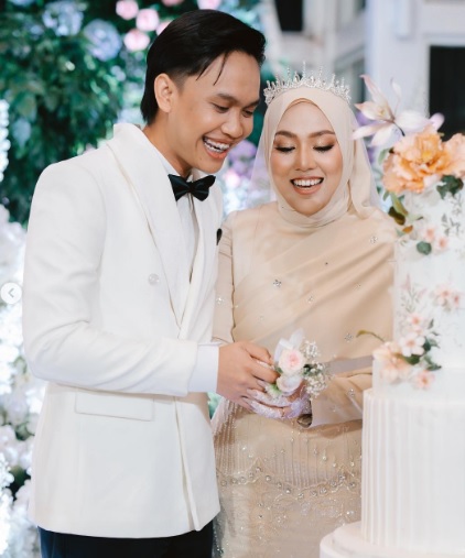 茜拉丈夫心疼妻子卷入家庭纠纷 “她10岁就工作养家”