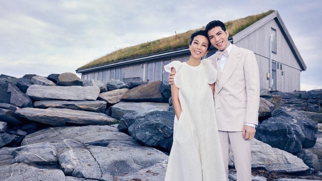 萧敬腾官宣注册了 曝光甜蜜婚纱照